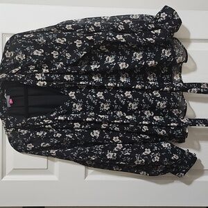 VINCE CAMUTO, SIZE L , BLK WITH FLOWERS. NICE FOR A INTERVIEW OR CASUAL EVENT.